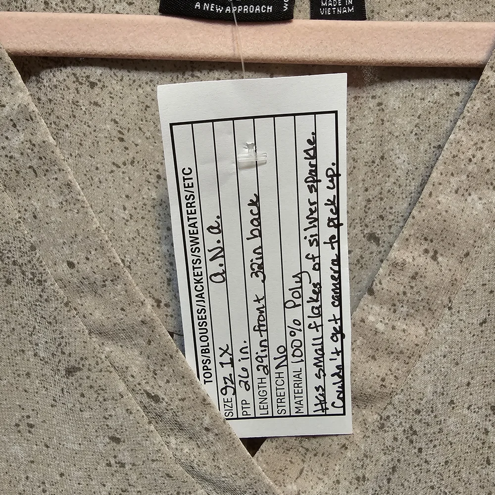 a.n.a Light Beige Speckled V-Neck Blouse, Sz 1X - Picture 2 of 3